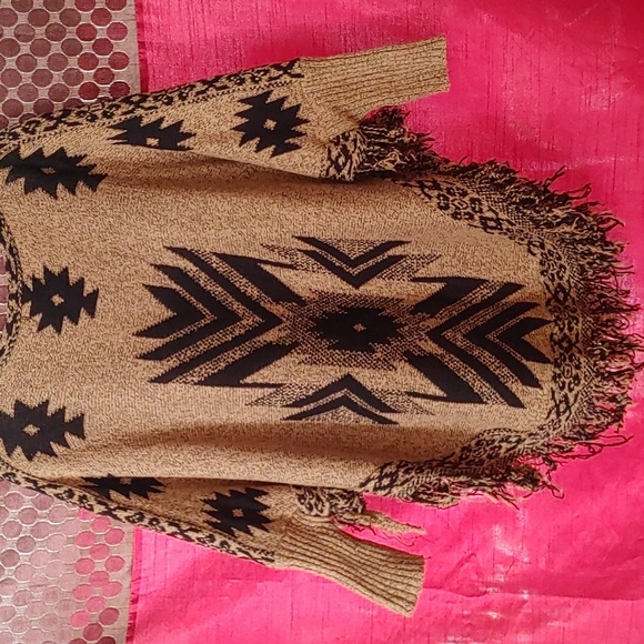 Papa Knitted Cape with Sleeves Sz Med- XL - Picture 5 of 6